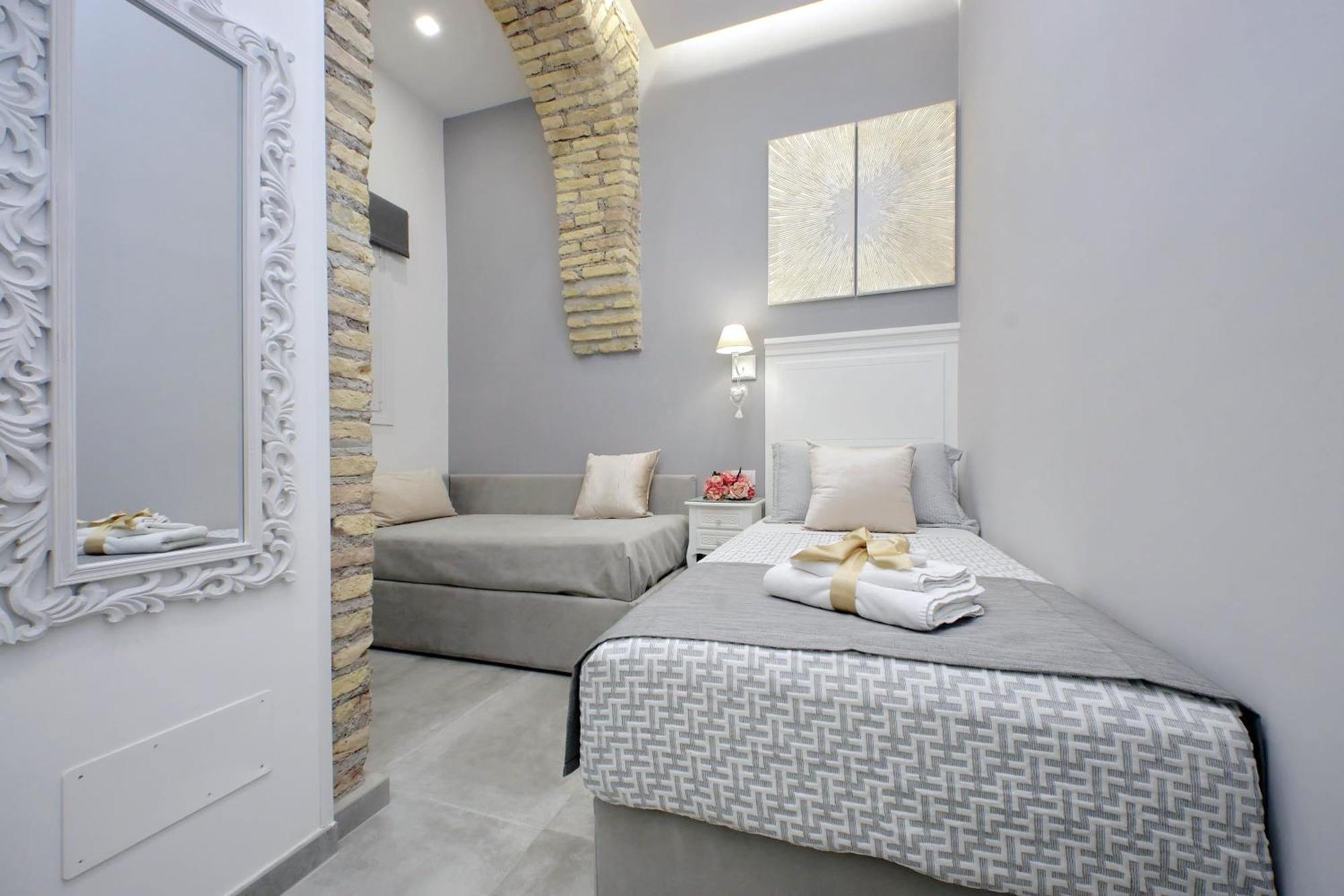 Roman Holiday Suites Guest house